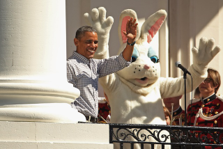 Illustration for article titled White House Easter: Obama Tells Screaming Kids 'Bees Are Good'
